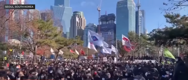 Protest de amploare la Seul, înaintea votului pentru destituirea preşedintelui Yoon Suk Yeol