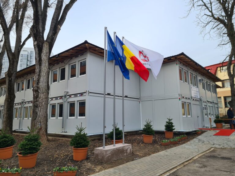 Cea mai mare școală modulară din țară, inaugurată ieri, la Iași. Colegiul Pedagogic sărbătorește 169 de ani
