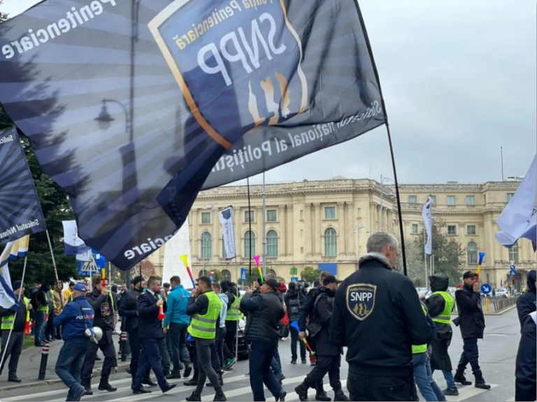 VIDEO Scandal la protestul din fața Guvernului: Europol acuză un șef al Jandarmeriei că a folosit spray lacrimogen împotriva unui polițist