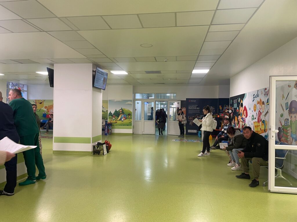  Provocarea „Superman” de pe TikTok prinde și la Iași. Și desprinde oase