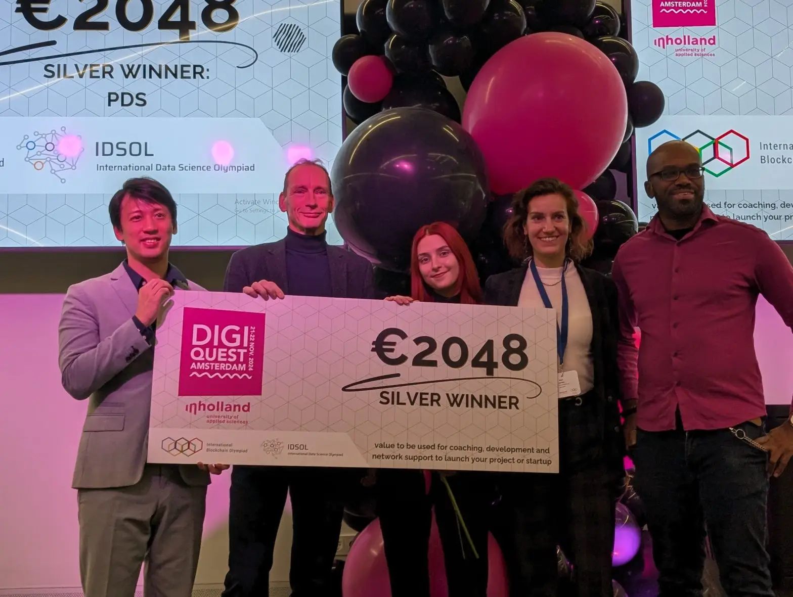 O echipă a Politehnicii a ocupat a doua poziție la Olimpiada Internațională de Blockchain- FOTO