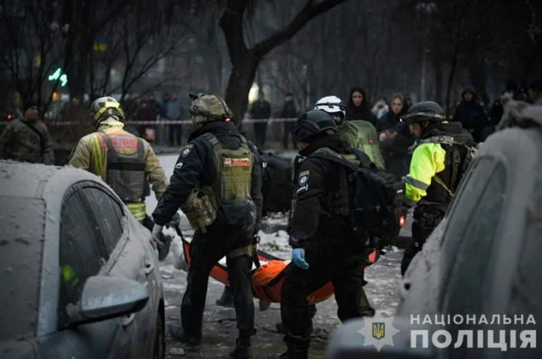 Şapte morţi şi 22 de răniţi la Zaporojie, într-un atac rus care a distrus o clinică privată şi un bloc de birouri