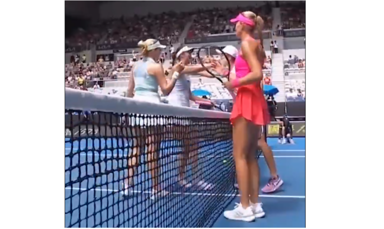 Australian Open: Lyudmyla Kichenok a refuzat să dea mâna cu Mladenovic și o acuză că a ameninţat-o - VIDEO