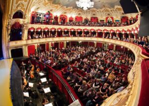 Se pot cumpăra bilete la spectacolul aniversar al Operei Iași