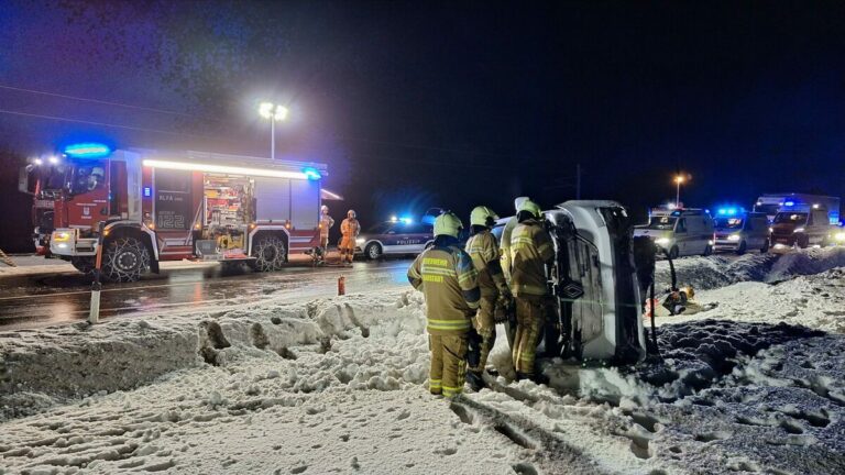 Accident grav în Austria: Microbuz cu români răsturnat în urma unei depășiri periculoase