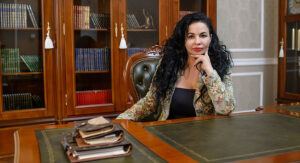 Avocata Gianina Poroșnicu riscă o pedeapsă mai severă. Procurorii au cerut și au obținut schimbarea încadrării juridice a faptelor de care este acuzată