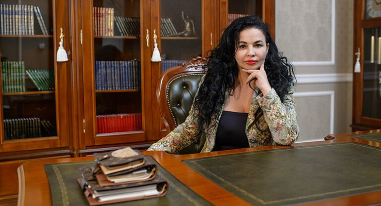 Avocata Gianina Poroșnicu riscă o pedeapsă mai severă. Procurorii au cerut și au obținut schimbarea încadrării juridice a faptelor de care este acuzată