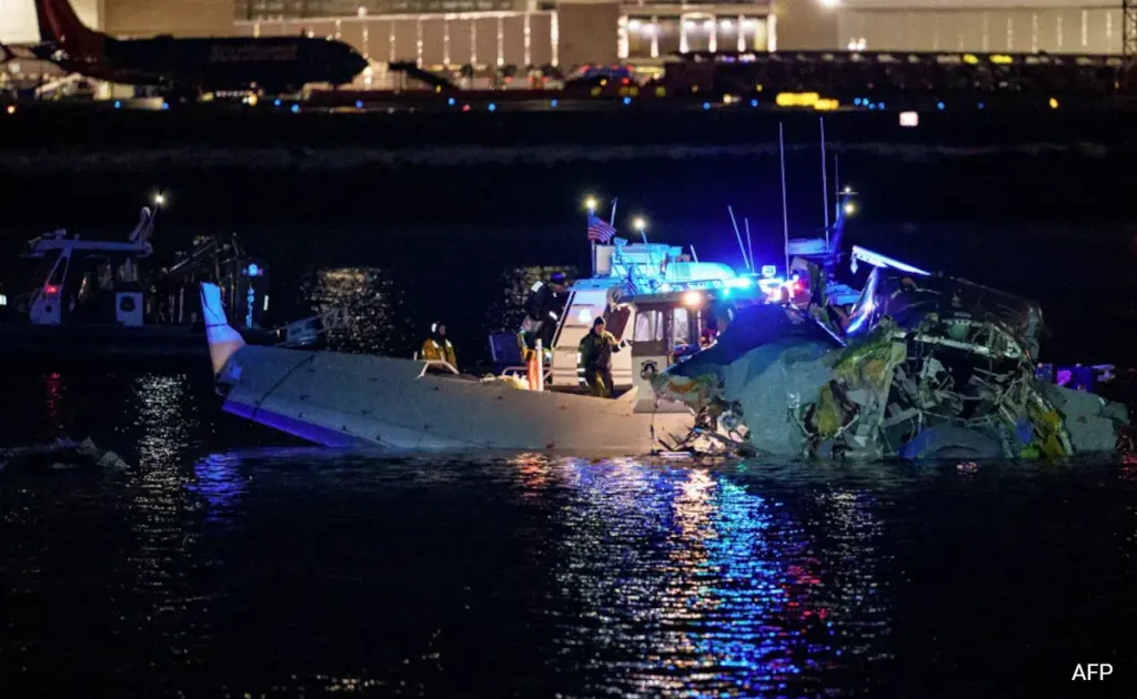 Tragedia aviatică din Washington: Autorităţile anunţă că au fost recuperate 28 de cadavre și nu se așteaptă să găsească supraviețuitori
