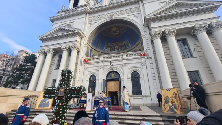 Boboteaza la Mitropolia din Iași: Sfânta Liturghie în două locații și 10.000 de litri de Agheasmă Mare