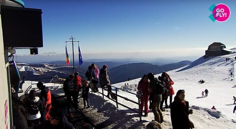„Nebunie” în Bucegi! Mii de turişti au urcat sâmbătă dimineață la cota 2000