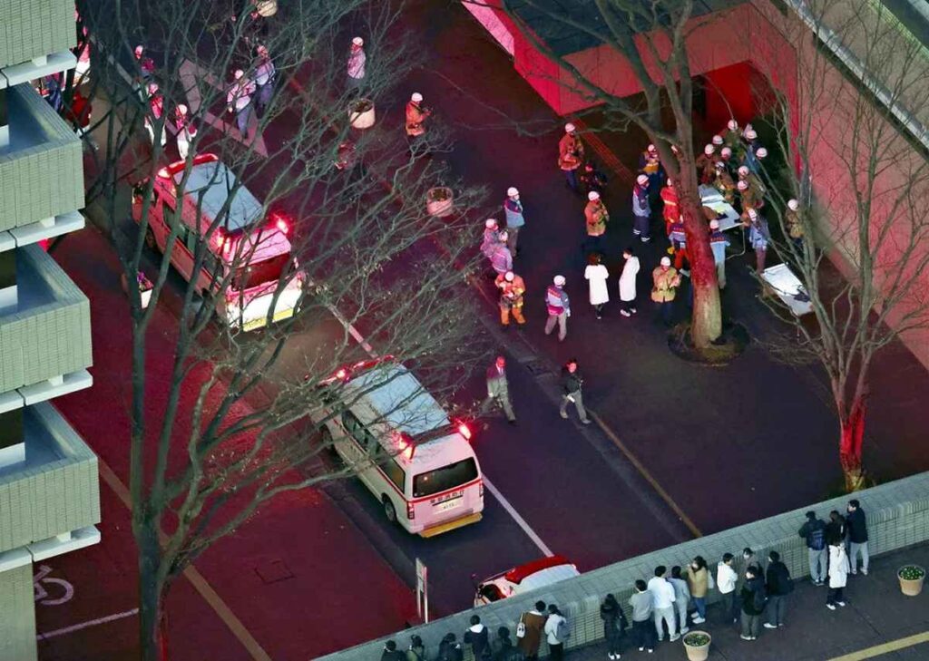 O studentă de 20 de ani a atacat mai multe persoane cu ciocanul, într-un campus din Tokyo. Opt persoane au fost rănite