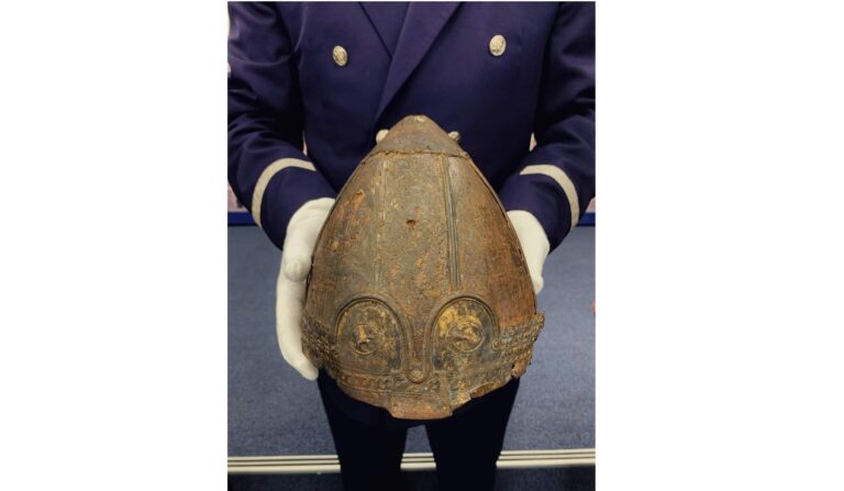 EXCLUSIV: Descoperire surprinzătoare în legătură cu coiful viking găsit în urmă cu 15 ani, în Siret. Artefactul are în componență aur