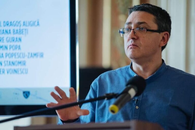 Liderii politici vor să predea România rușilor fără luptă. Călin Georgescu e doar bizarul scos în față, spune istoricul Cosmin Popa