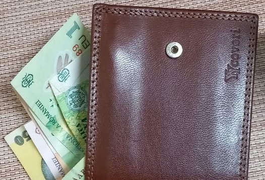 Portofel găsit într-un autobuz și returnat proprietarului