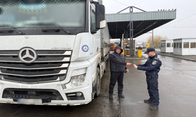 Din seria falsurilor descoperite la frontieră: moldovean prins cu ITP-ul contrafăcut