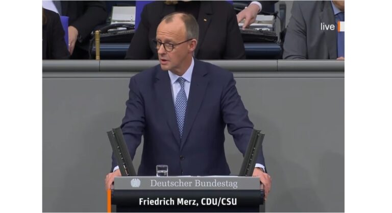 Proiectul de lege în materie de imigraţie, propus de conservatori şi susţinut de extrema dreaptă în Parlamentul german, a fost respins la vot