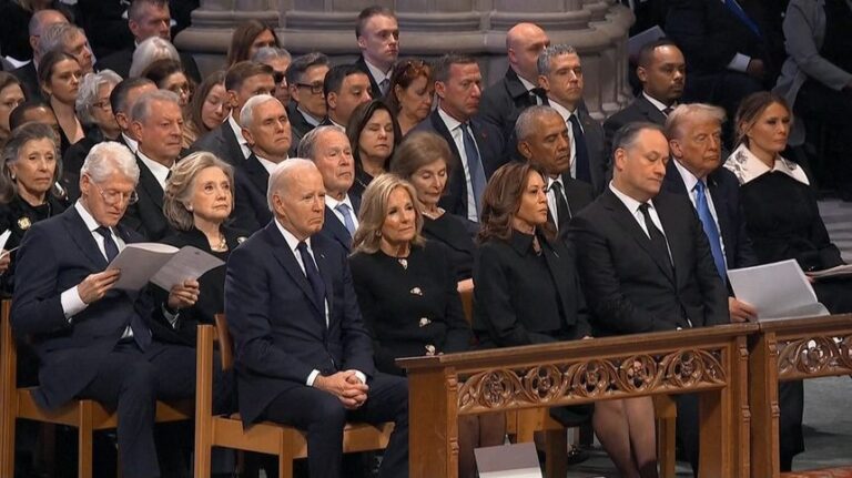 Toţi cei cinci preşedinţi în viaţă ai SUA au fost văzuţi împreună la funeraliile lui Jimmy Carter