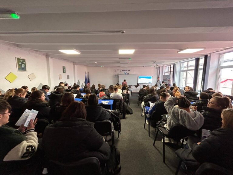 Echipa IRO Iași, sesiune de educație medicală pe tema cancerului de col uterin la Colegiul Tehnic „Ioan C. Ștefănescu