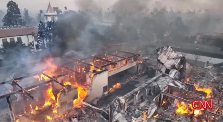 Jamie Lee Curtis, Billy Crystal, Paris Hilton, Mark Hamill, între celebrităţile care şi-au pierdut casele în incendiile devastatoare din Los Angeles