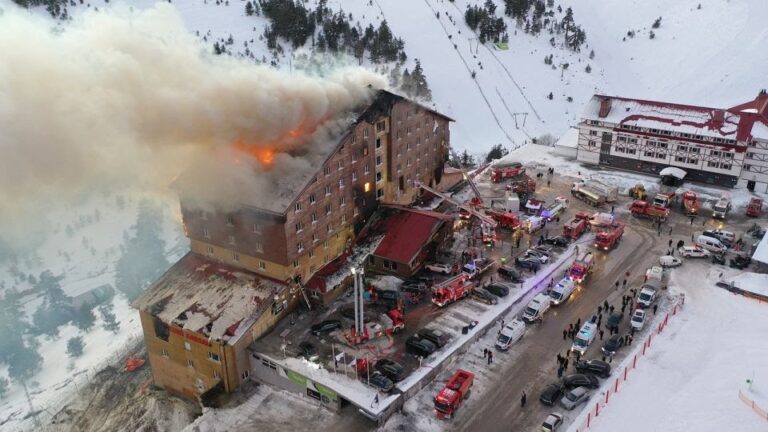 Furie în Turcia, după ce 66 de turişti au murit în incendiul la hotelul de munte. Mărturii cutremurătoare - VIDEO