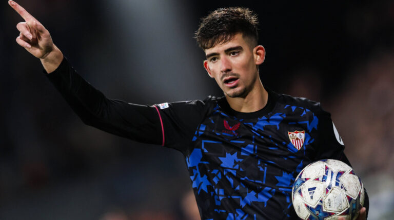 Un jucător al echipei FC Sevilla, reţinut după ce ar fi luat cartonaşe galbene în mod intenţionat, într-o anchetă pentru pariuri ilegale