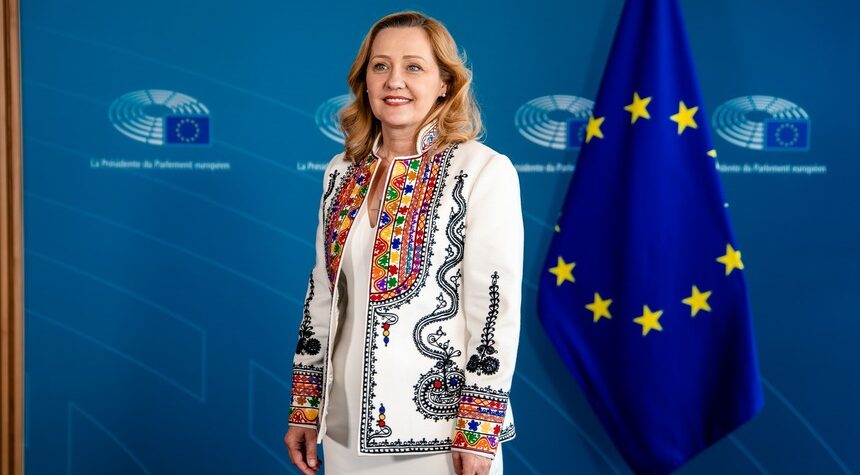 Elena Lasconi: Am strâns 30.000 de lei din donaţii. Luaţi în calcul faptul că există candidat la prezidenţiale care deja a cheltuit 20 de milioane
