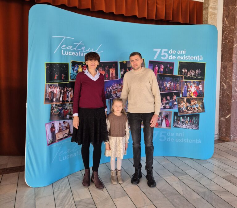 Primul spectator pe 2025, premiat la Teatrul „Lucafărul” din Iași: Sara, o fetiță de numai 5 anișori, la „Croitorașul cel Viteaz”