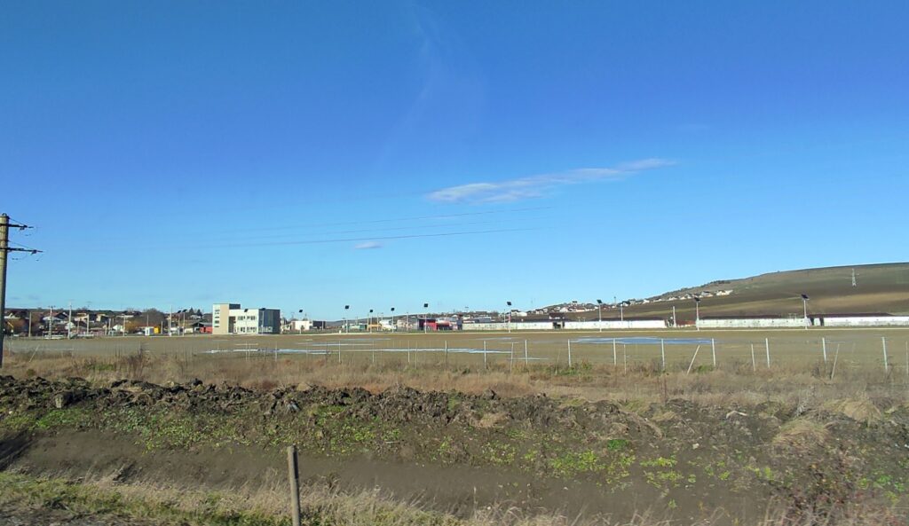  Când birocrația de la stat se întâlnește cu cea de la privat. ApaVital și Parcul Industrial Lețcani s-au „curentat” cu Delgaz: demersuri de conectare care durează cu anii