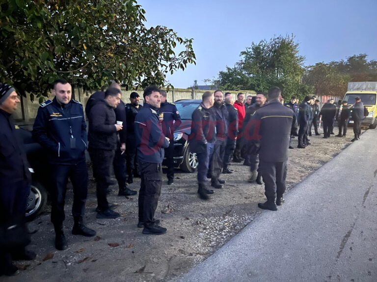 Protest la Penitenciarul Vaslui. Polițiștii contestã Ordonanța „Trenuleț” care le reduce veniturile cu 2000 de lei