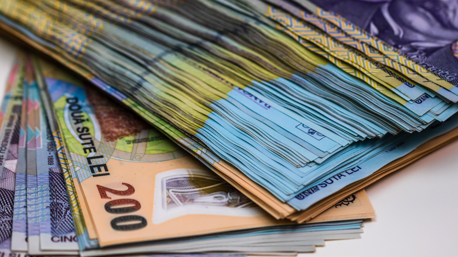 Un economist ieșean dă de pământ cu pensiile speciale. „Polonia a avut curaj. Noi ne ascundem reformele sub preș”