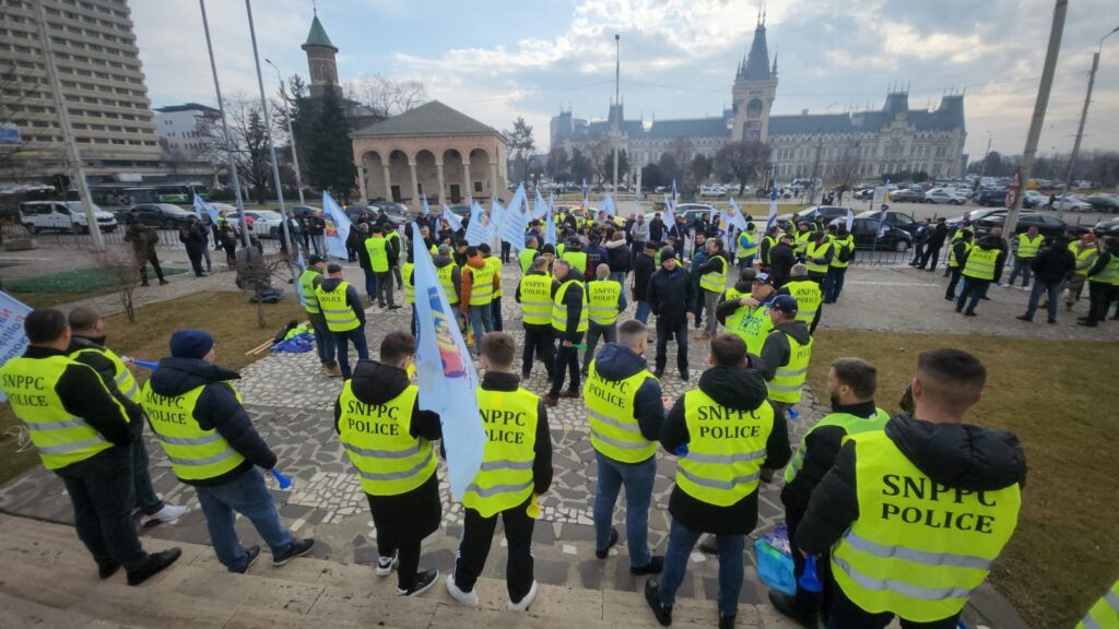  300 de sindicalişti din Poliţie, penitenciare şi Poliţia de Frontieră au protestat împotriva Ordonanţei Trenuleţ la Iași