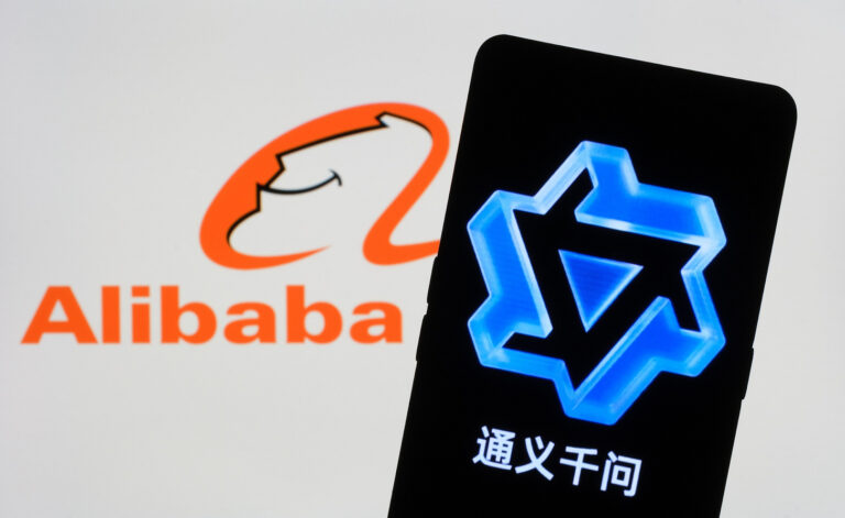 Compania chineză Alibaba lansează un model de inteligenţă artificială despre care susţine că e mai bun ca DeepSeek