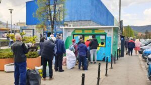 Nu ai chef să stai la coadă la reciclare cu sacul de ambalaje în mână? Există o aplicație care rezolvă problema. Povestea afacerii a doi tineri din Iași