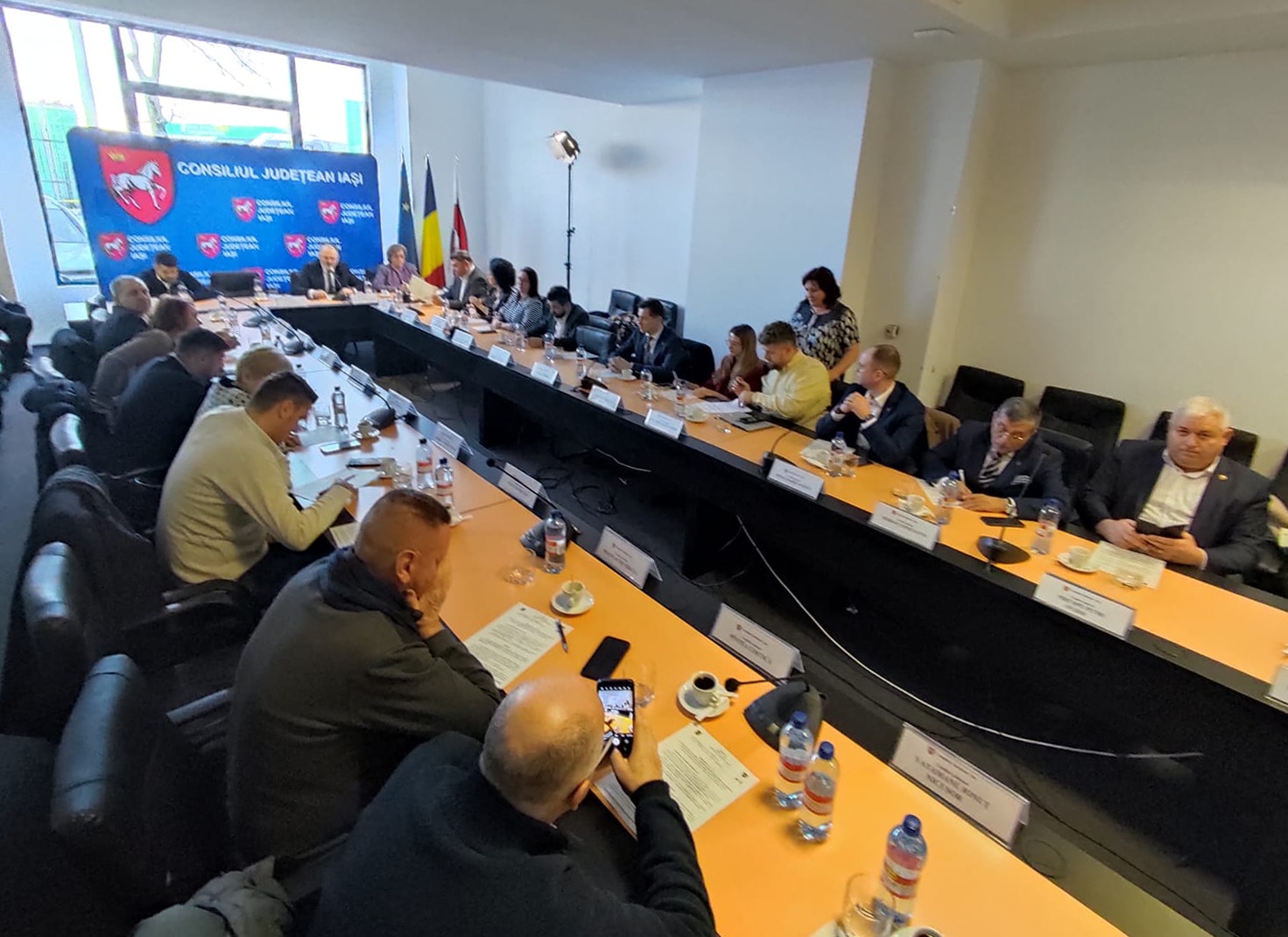 Problema drumurilor județene stricate de mașinile care lucrează la autostrada A7 a ajuns pe masa consilierilor județeni