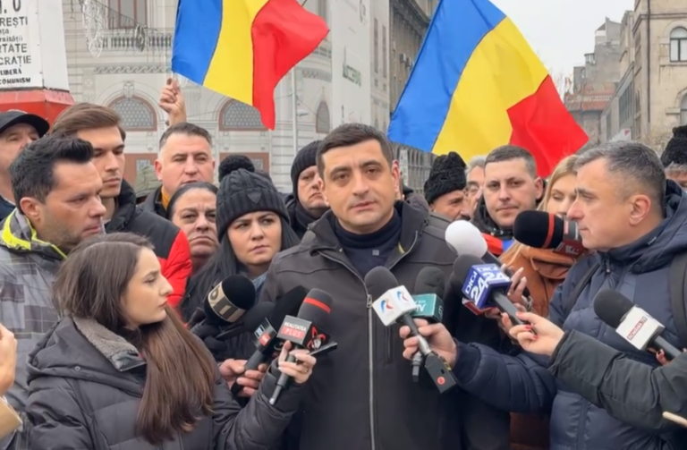 Miting organizat de AUR în Capitată. Manifestanţii scandează „Georgescu preşedinte!” și cer „revenirea” la democrație