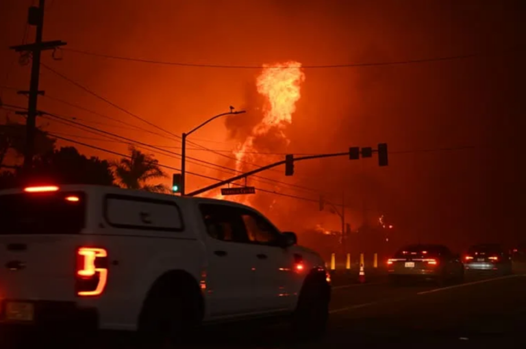 California: Bilanţul deceselor în urma incendiilor de la Eaton şi Palisades a ajuns la 16