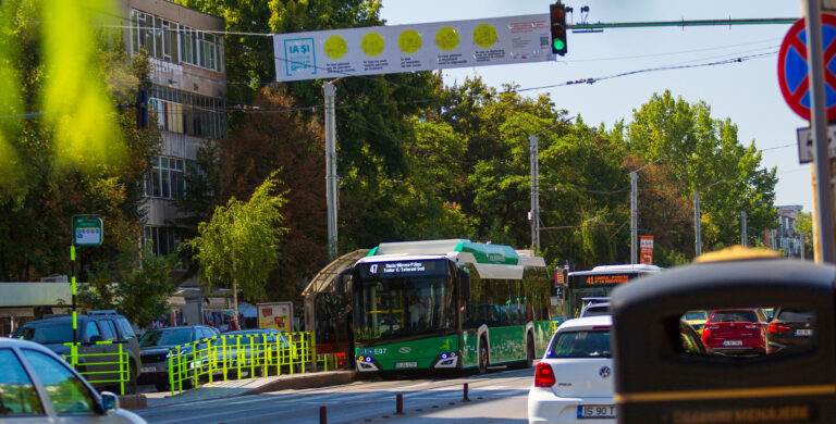 APTA Iași: „Crearea unor alternative reale și atractive la deplasarea cu mașina personală, soluția adoptată cu succes de orașe europene care au reușit să reducă blocajele în trafic”