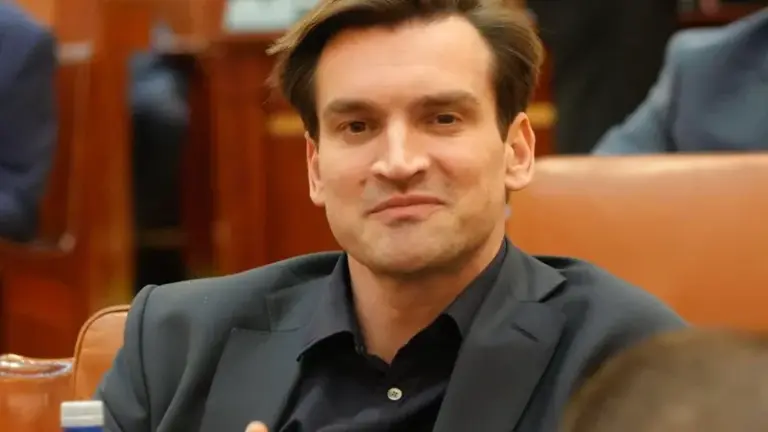 Competentul liberal Bogdan Damian, clonat ilegal de partid: este și adjunct la Administrația Străzilor București, și șef de cabinet al directorului STB