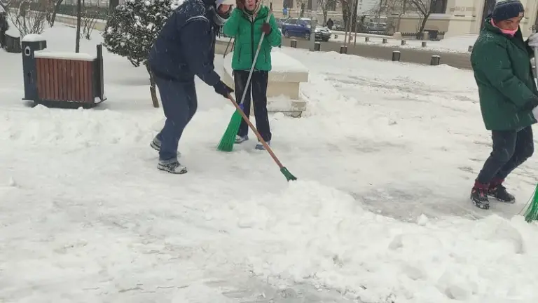 Bugetul astronomic pe care îl au primăriile de sector pentru salubrizare, inclusiv deszăpezire