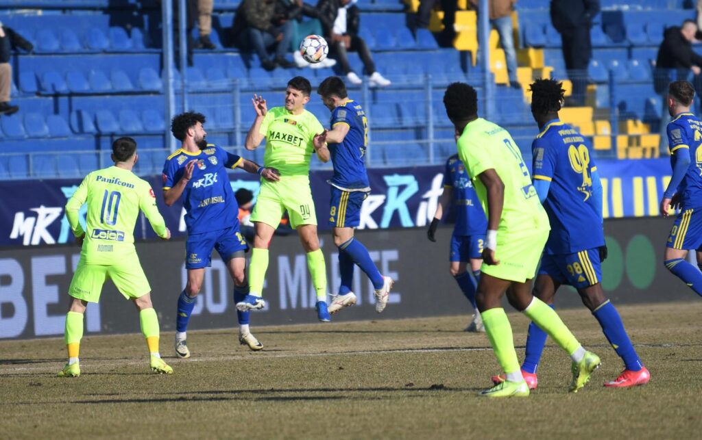 FOTBAL Dilema oferită de ACSM Politehnica. Să râdem că am luat punct în deplasare sau să plângem că am ratat două ocazii uriașe, singuri cu portarul?