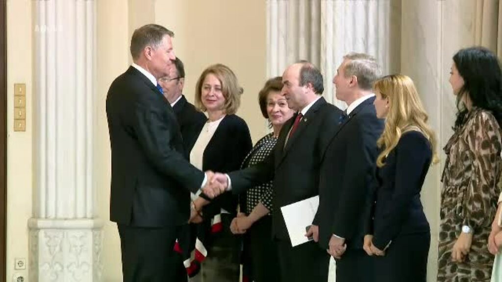  Similitudinile nebănuite dintre Tudorel Toader și Klaus Iohannis. „Legea e atât de clară că nici nu ai ce interpreta”