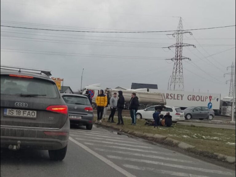 Accident cu trei victime la Podu Iloaiei. Impact între două autoturisme
