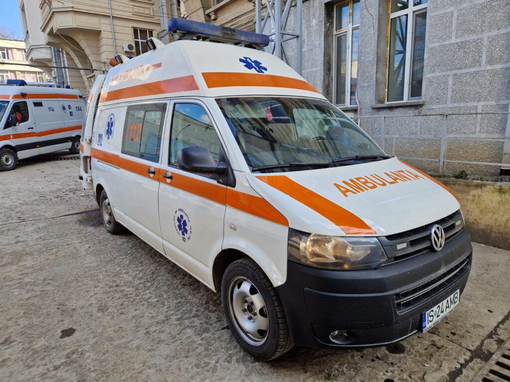  Accident în Bucium: O femeie de 30 de ani, rănită și transportată la spital 