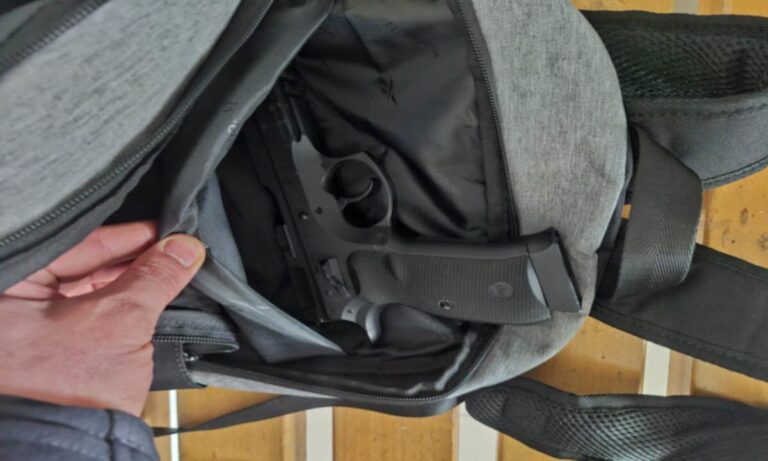 Bărbat, prins la graniță cu un pistol într-un rucsac. El venea din Cehia cu un autocar