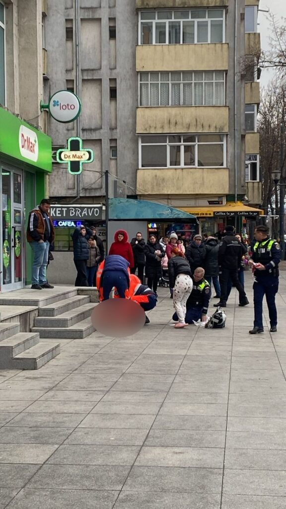 UPDATE Incident șocant în Vaslui: Un copil de patru ani a căzut de la etajul patru al unui imobil