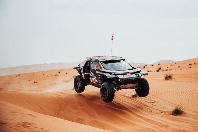 Echipa Dacia a câştigat etapa a treia la Abu Dhabi Desert Challenge