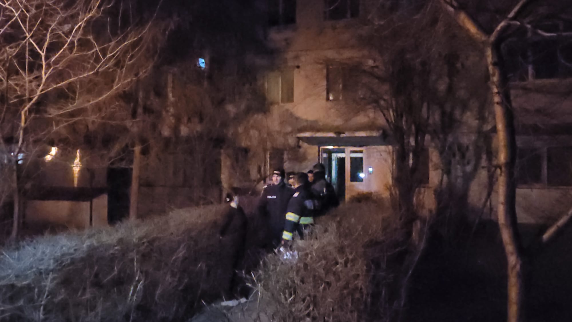 Doi tineri de 23 și 24 de ani transportați la spital cu arsuri de gradul 1 la nivelul feței, în urma exploziei unei centrale termice. A treia victimă a suferit arsuri de gradul 3 la față și mâini