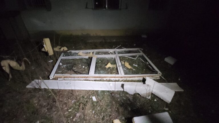 UPDATE Trei persoane rănite într-o explozie produsă la centrala unui apartament din Iași. Mai multe persoane evacuate din imobil