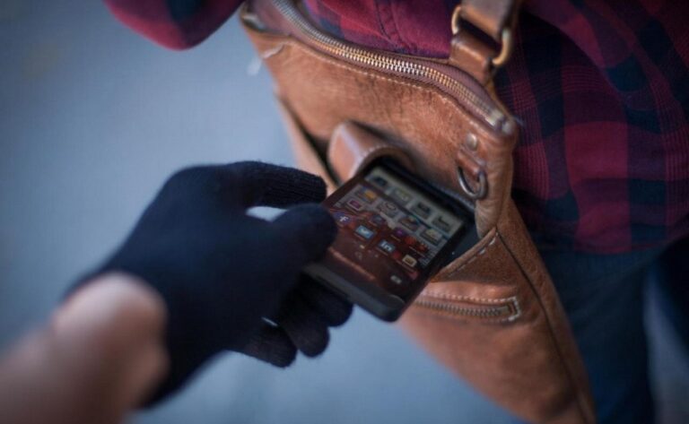 Un ieșean a plecat la stomatolog să-și repare dinții și s-a întors cu un Iphone de 4.700 lei și-o condamnare la închisoare