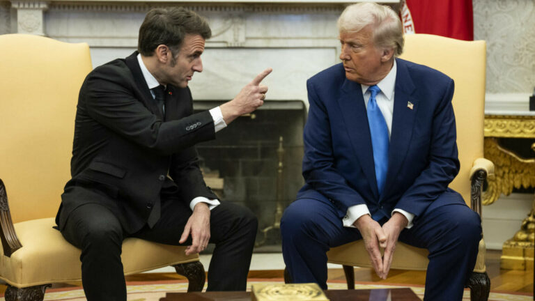 Trump s-a lăudat la Davos că l-a convins pe Macron să crească prețul medicamentelor. Palatul Elysee: Fake news. De fapt, au rămas stabile